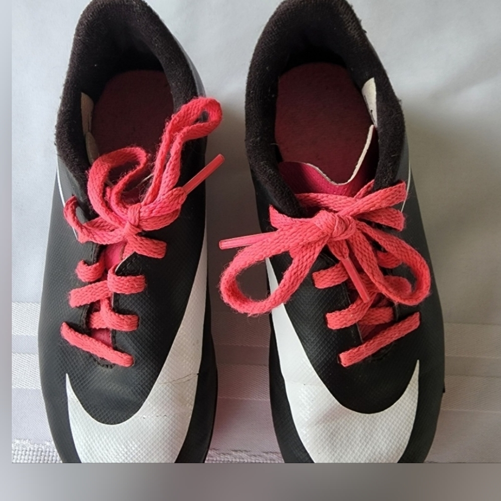 ⚽️🍁✨️⚽️🍂Nike cleats,size 12C kids. Good, preloved condition.